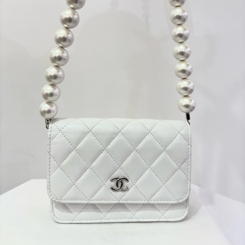 CHANEL白色珍珠造型小款WOC