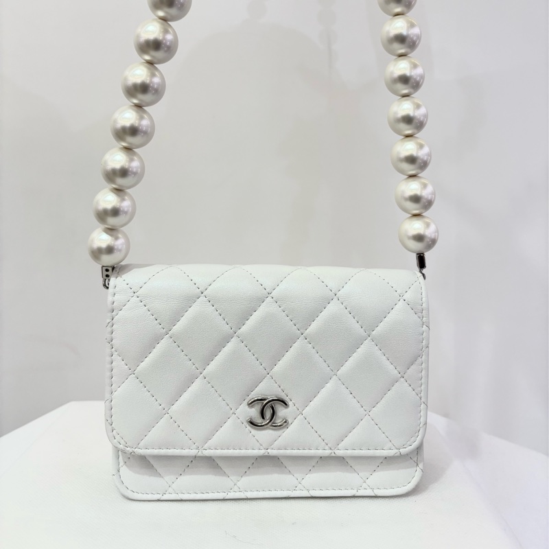 CHANEL白色珍珠造型小款WOC-0