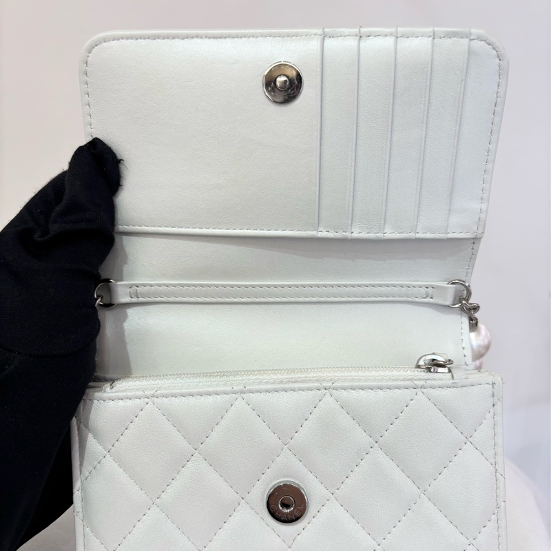 CHANEL白色珍珠造型小款WOC-6