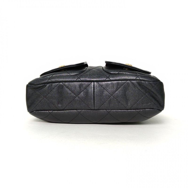 CHANEL Suppletwins24P嬉皮Hobo郵差包小號24.5黑色荔枝牛皮晶片開金扣肩背包-4