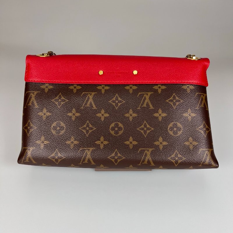 LV M41201 紅皮革拚老花信封包-1