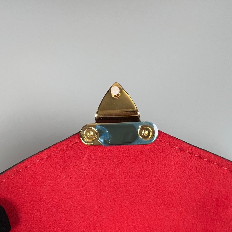 LV M41201 紅皮革拚老花信封包-9