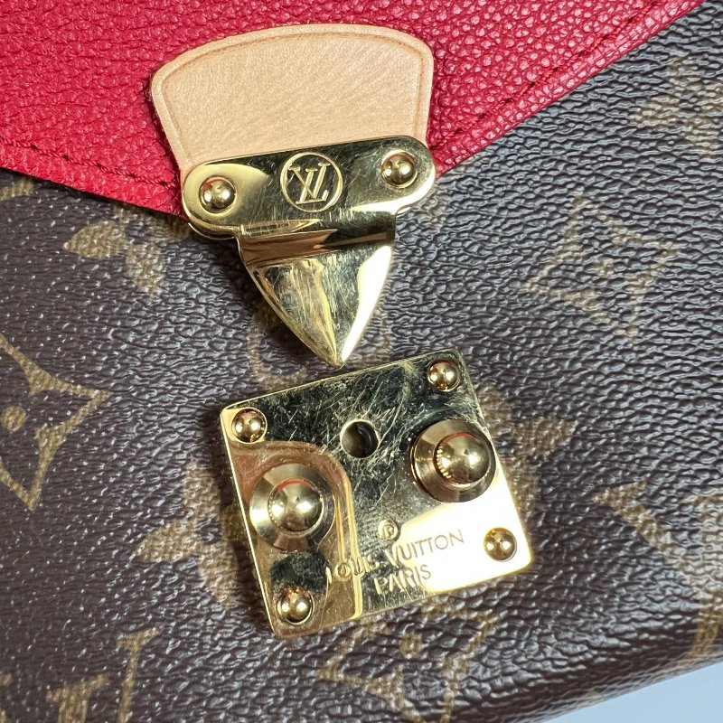 LV M41201 紅皮革拚老花信封包-10