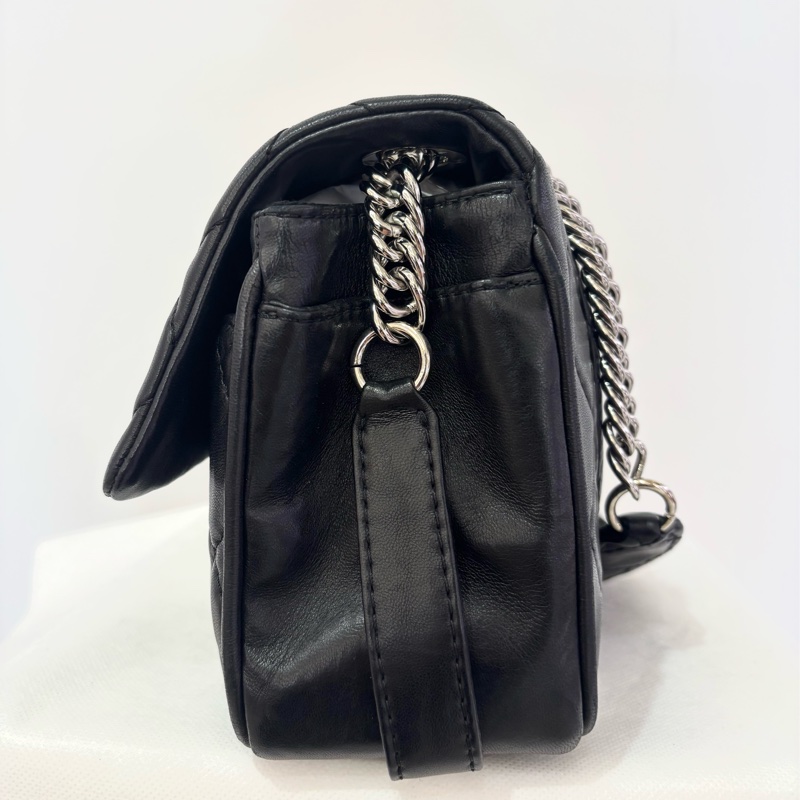 CHANEL黑羊皮銀釦掀蓋包-2