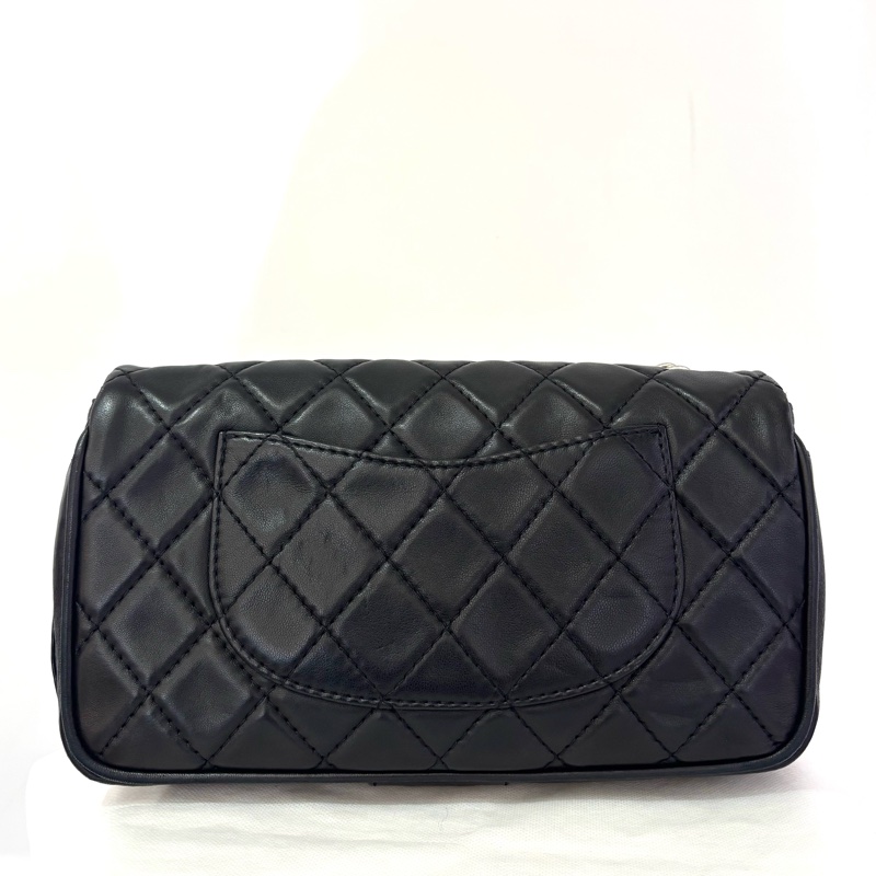 CHANEL黑羊皮銀釦掀蓋包-9