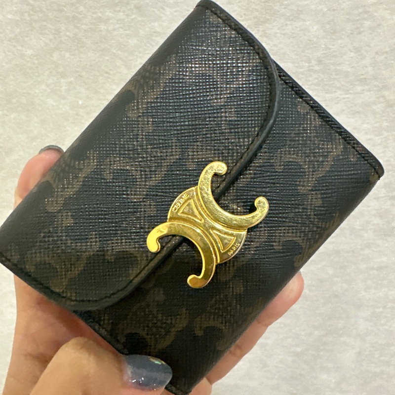 Celine CELINE 老花凱旋門三折短夾-7