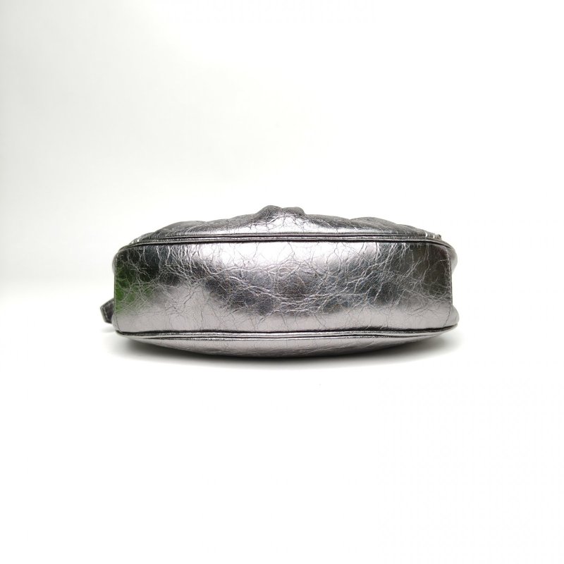 BALENCIAGA LeCagole機車月牙包xs25.9銀色羊皮肩背包-4