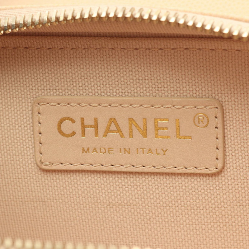 香奈兒 (CHANEL) Matelasse 迷你翻蓋鏈斜背包，小牛皮，米色，金色五金-3