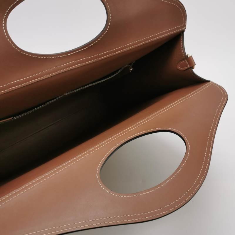 Burberry Pocket中號牛皮明線裝飾字母logo鏤空式手柄單肩包-6