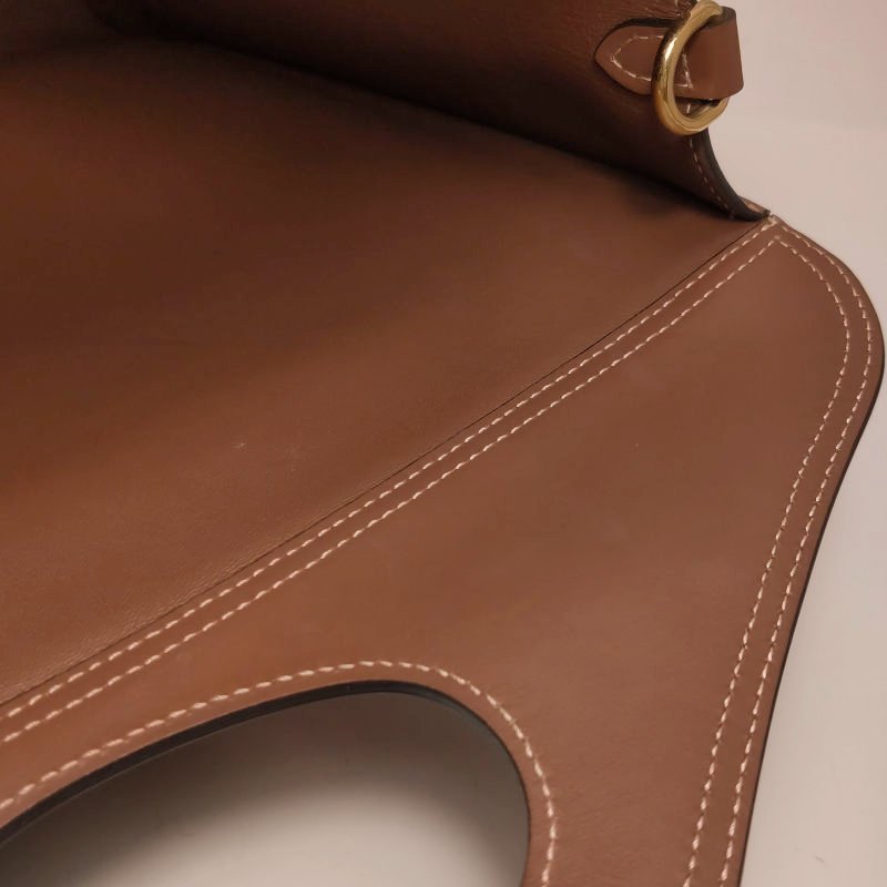 Burberry Pocket中號牛皮明線裝飾字母logo鏤空式手柄單肩包-9