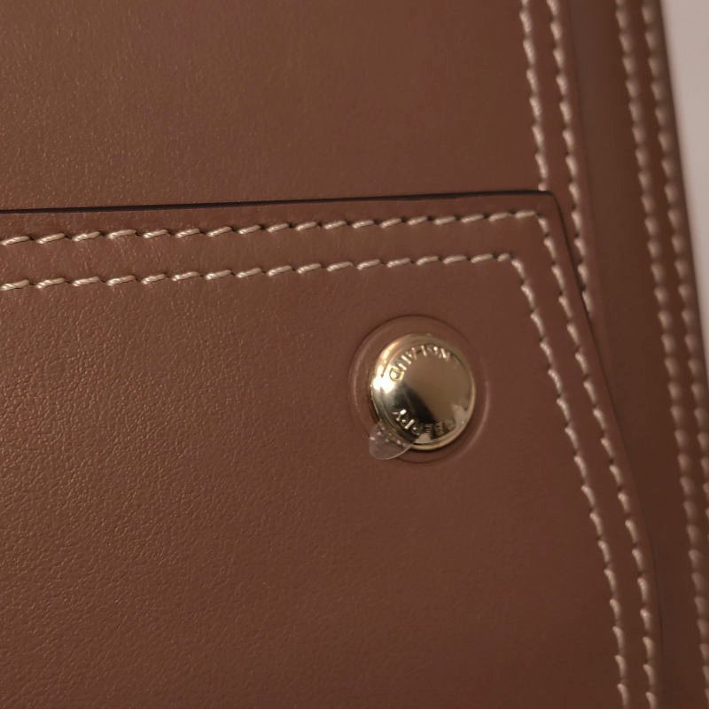 Burberry Pocket中號牛皮明線裝飾字母logo鏤空式手柄單肩包-14