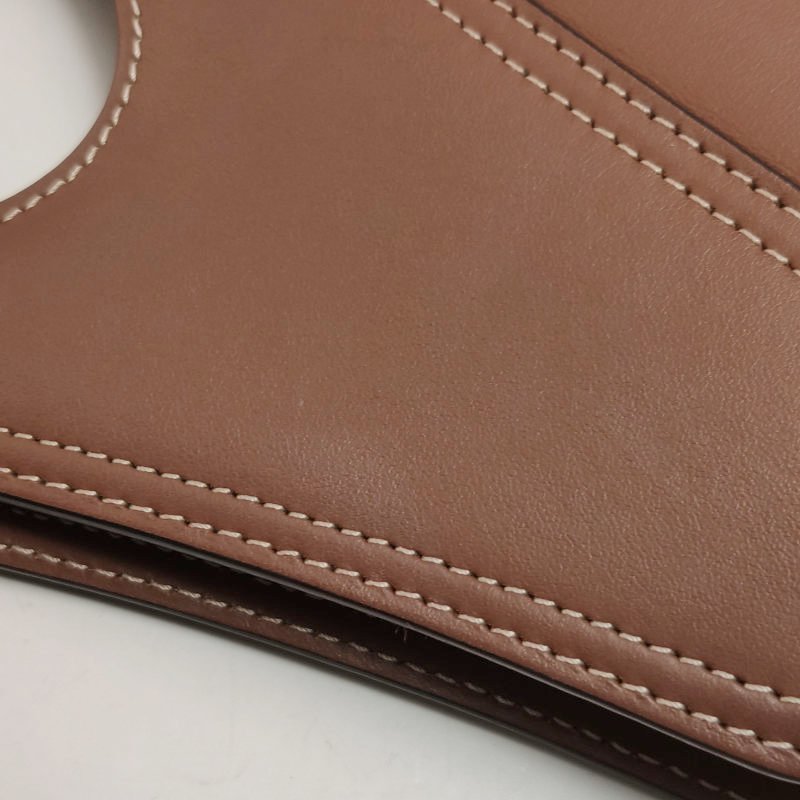 Burberry Pocket中號牛皮明線裝飾字母logo鏤空式手柄單肩包-16