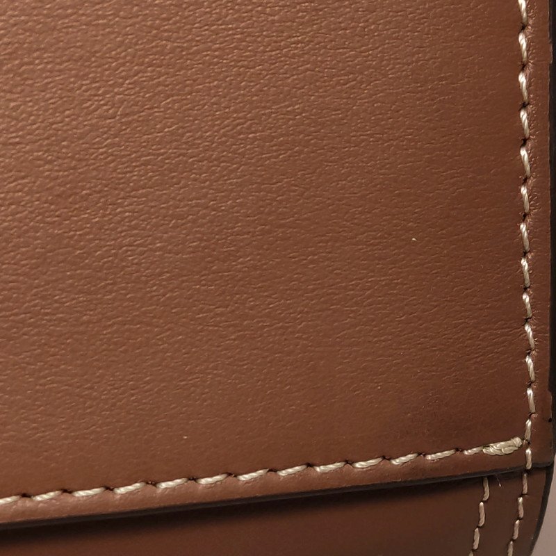 Burberry Pocket中號牛皮明線裝飾字母logo鏤空式手柄單肩包-17