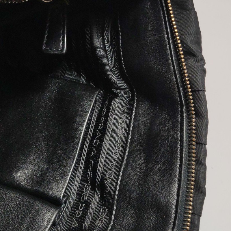 Prada Gaufre羊皮尼龍布字母Logo褶皺褶皺斜挎包單肩包-9