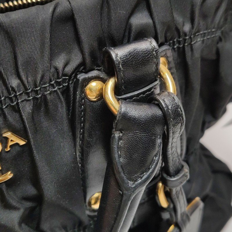 Prada Gaufre羊皮尼龍布字母Logo褶皺褶皺斜挎包單肩包-14