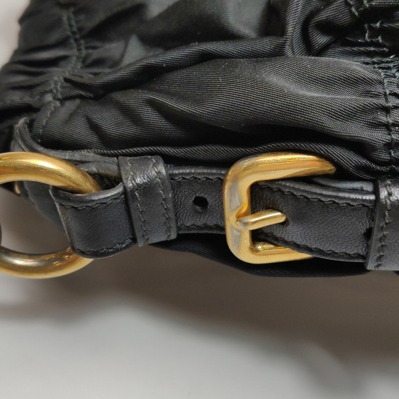 Prada Gaufre羊皮尼龍布字母Logo褶皺褶皺斜挎包單肩包-15