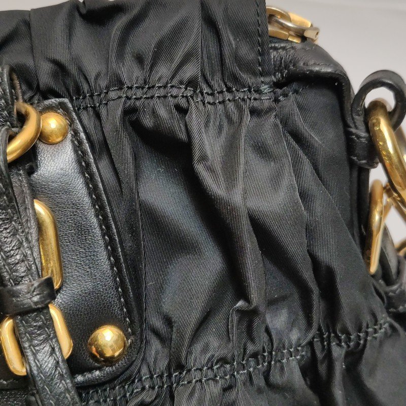 Prada Gaufre羊皮尼龍布字母Logo褶皺褶皺斜挎包單肩包-17