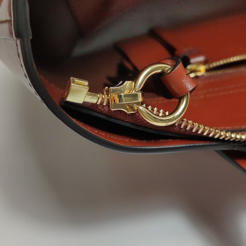 Chloe Chloe C牛皮純色字母C徽飾單肩包-12