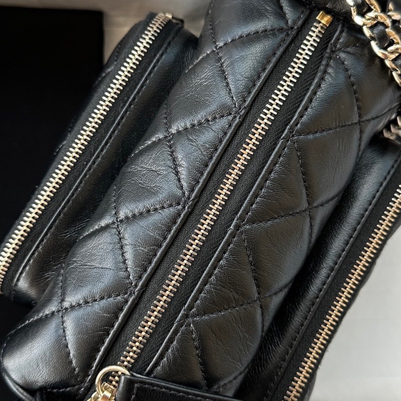 【配件：防塵袋 💕 】Chanel 24K 相機包 小號 黑金 黑色 金扣 油蠟皮 羊皮 手提 單肩 腋下 斜挎-4