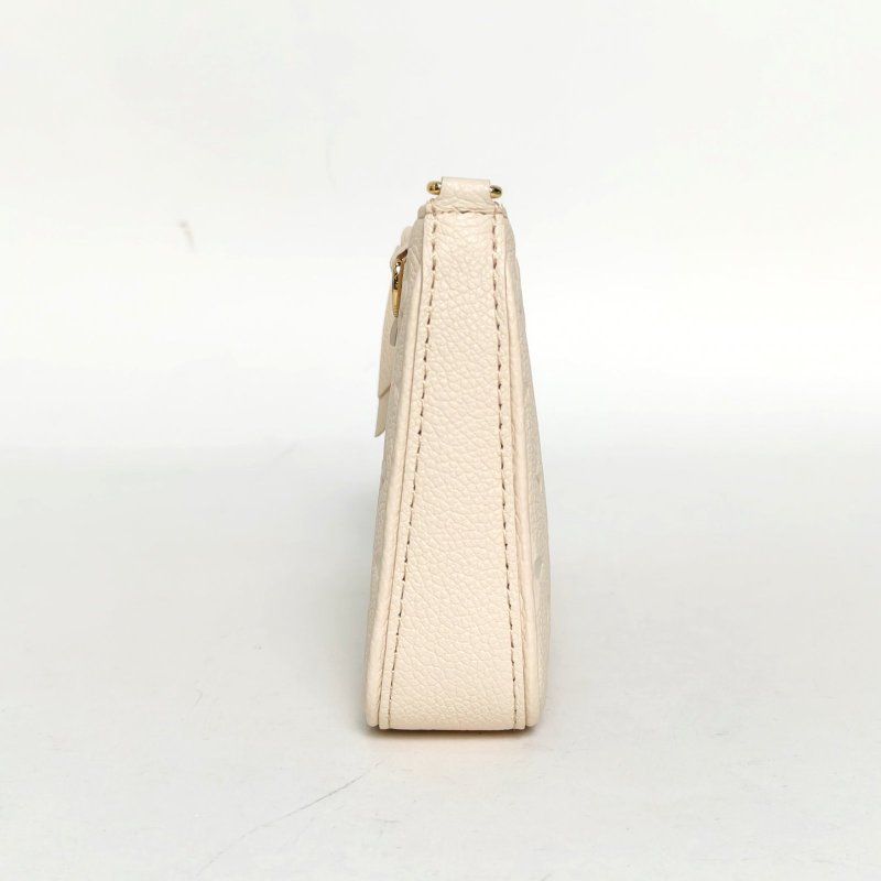 LOUIS VUITTON Easypouch單肩腋下包全皮壓紋米白色牛皮金扣晶片肩背包-3
