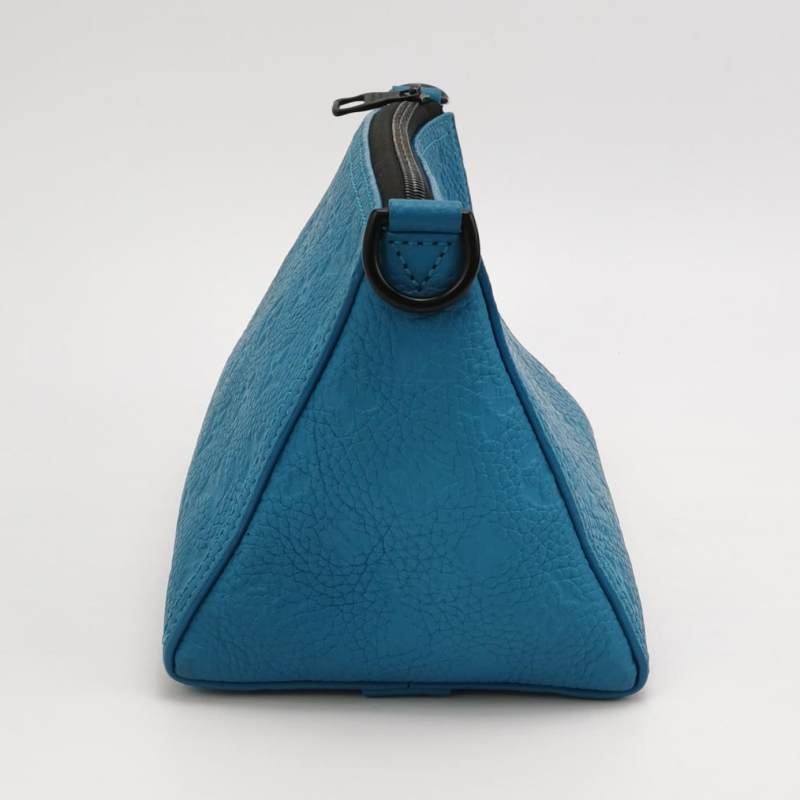 Louis Vuitton(LV)Triangle牛皮純色老花壓紋斜挎包單肩包-2