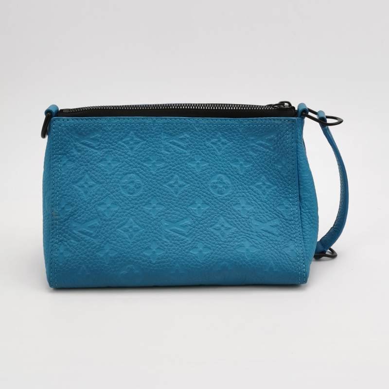 Louis Vuitton(LV)Triangle牛皮純色老花壓紋斜挎包單肩包-4