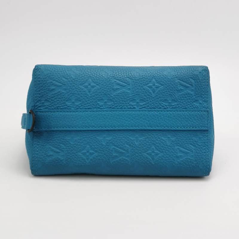 Louis Vuitton(LV)Triangle牛皮純色老花壓紋斜挎包單肩包-5