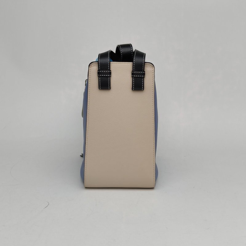 LOEWE Hammock吊床包小號拼色牛皮銀扣肩背包-1