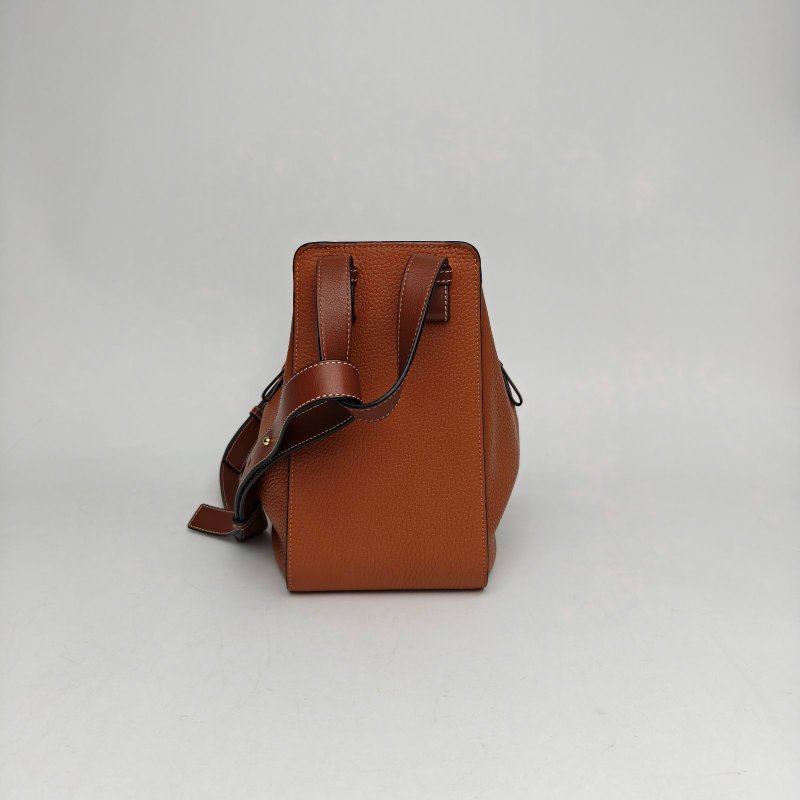 LOEWE Hammock吊床包小號拼色牛皮金扣肩背包-1