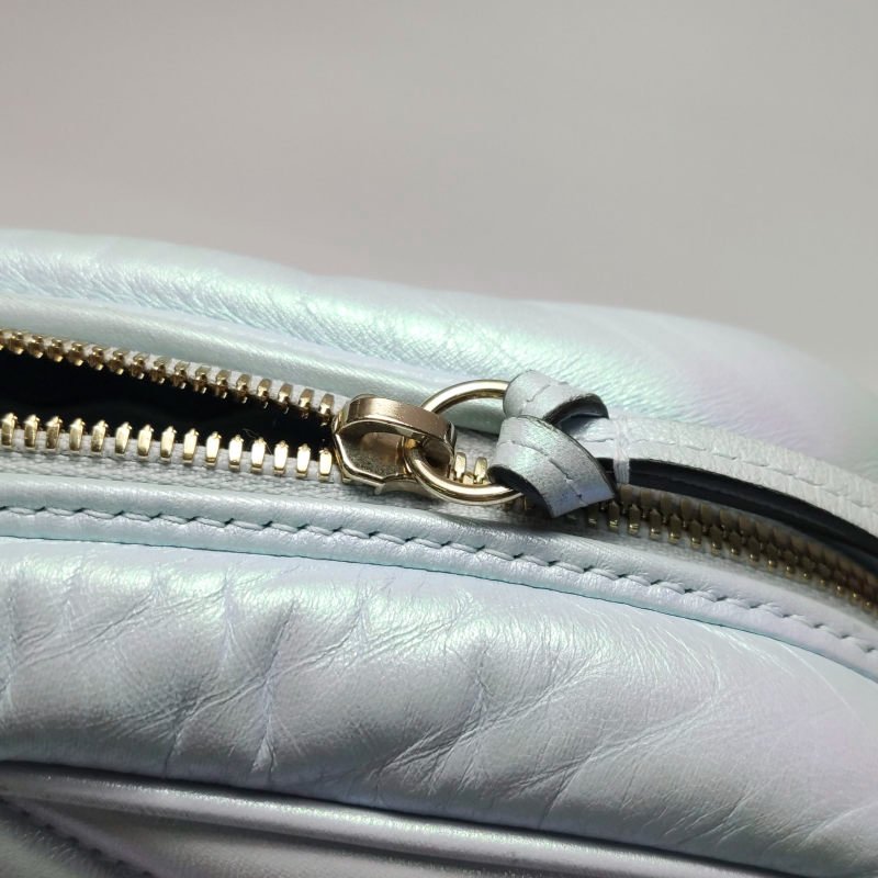 Gucci GG Marmont 小號羊皮V紋絎縫雙G標誌斜挎包-10