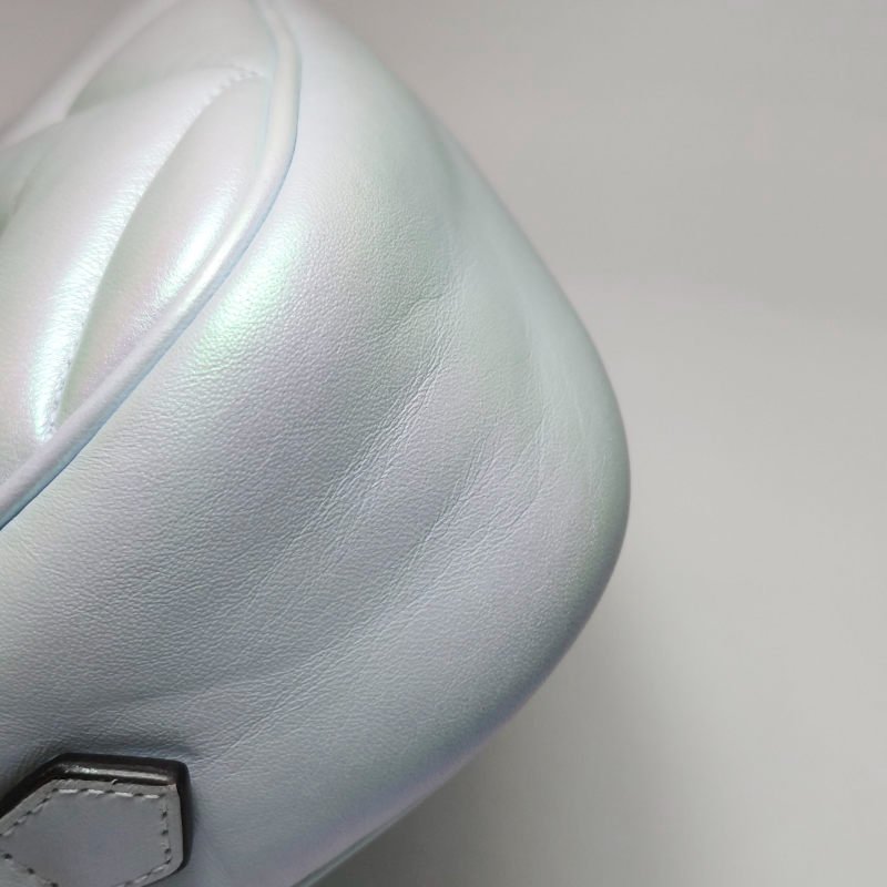 Gucci GG Marmont 小號羊皮V紋絎縫雙G標誌斜挎包-17