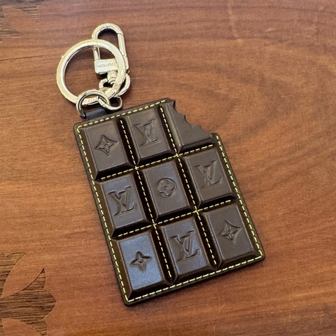 LV黑巧克力造型吊飾