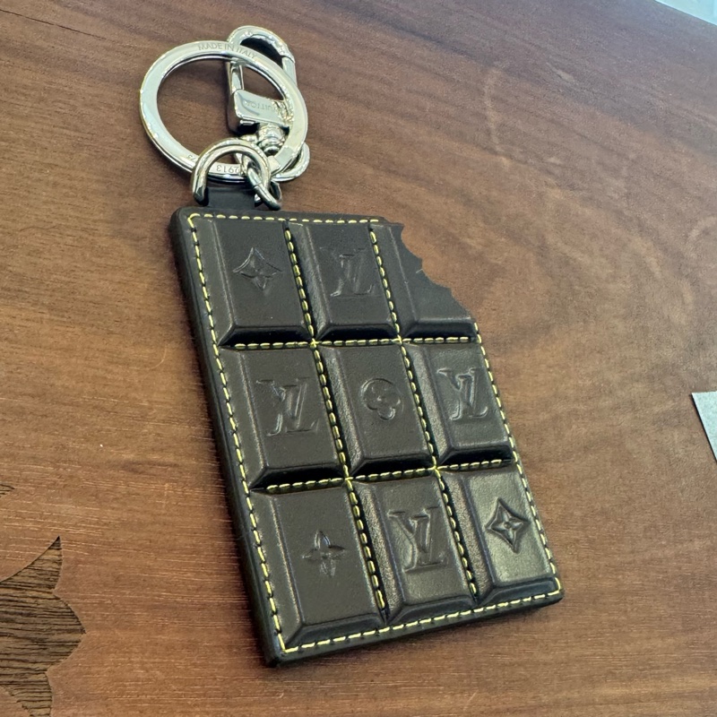 LV黑巧克力造型吊飾-1