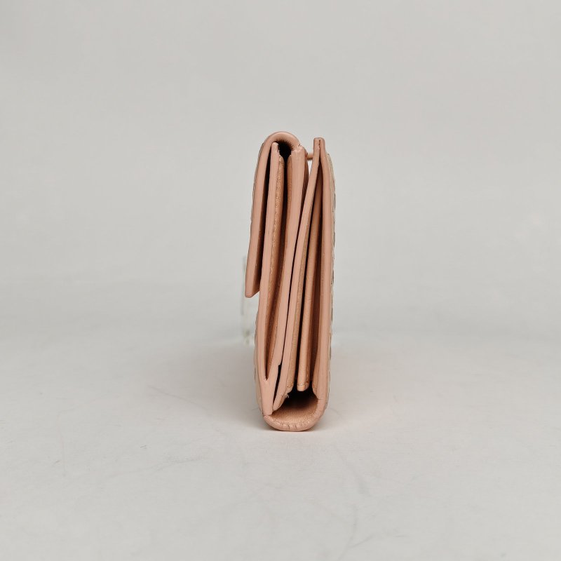 BOTTEGA VENETA 粉色羊皮經典編織中長款錢包肩背包-1