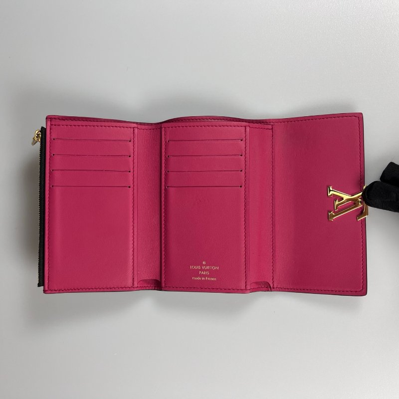 LV M62157 /晶片款 黑拼玫紅色capucines三折短夾-5