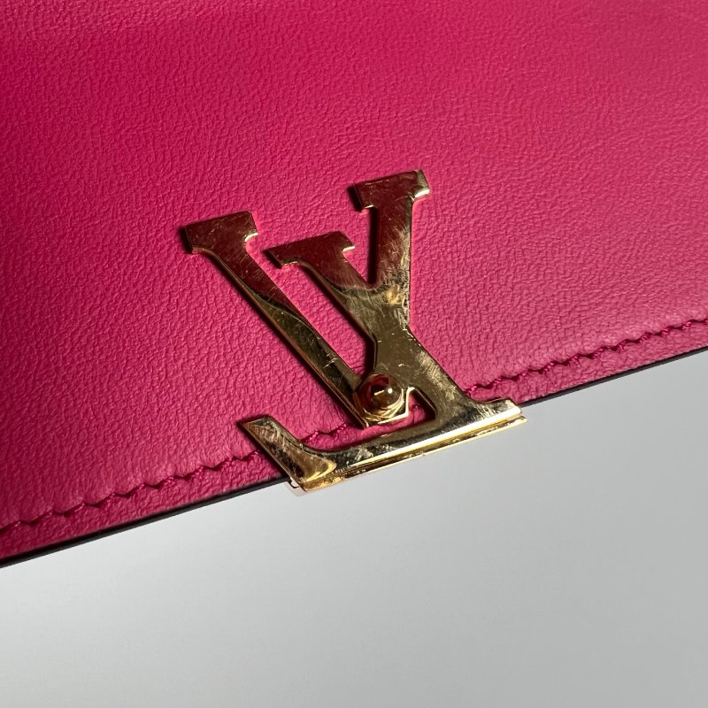 LV M62157 /晶片款 黑拼玫紅色capucines三折短夾-11