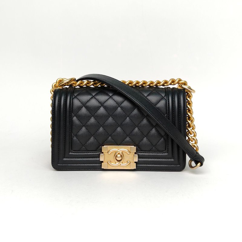 CHANEL Leboy小號20.5黑色荔枝牛皮晶片開金扣菱格紋肩背包-0