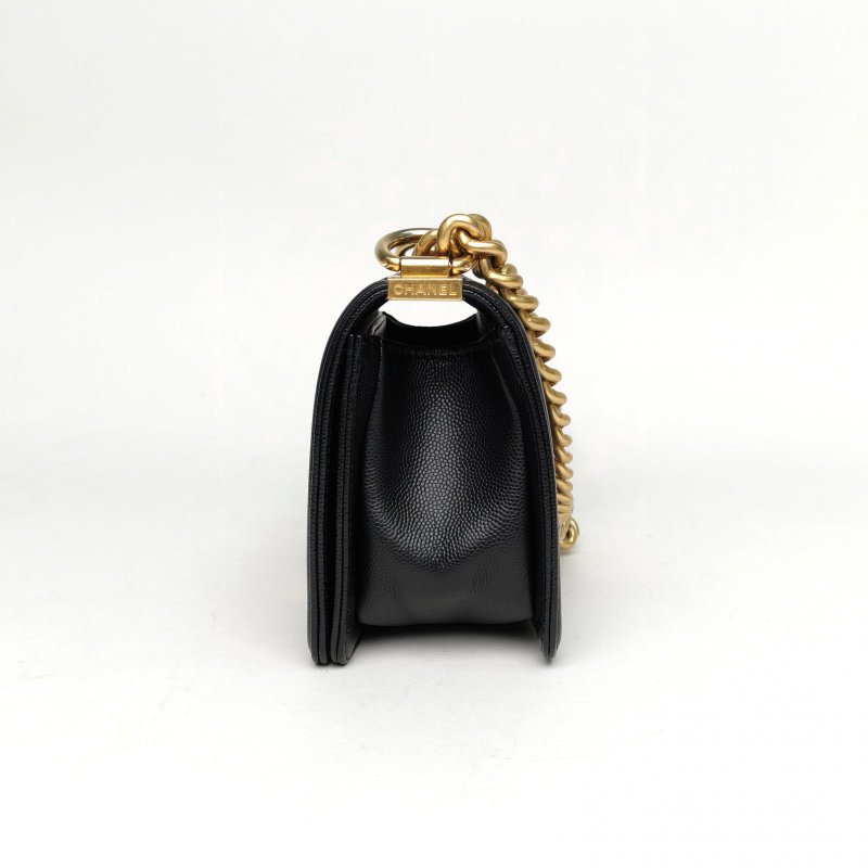 CHANEL Leboy小號20.5黑色荔枝牛皮晶片開金扣菱格紋肩背包-1