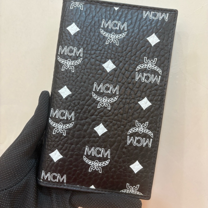 MCM 黑色對開中長夾/護照夾-0
