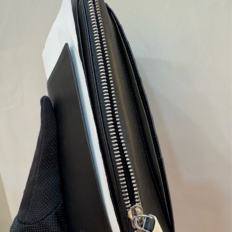 MCM 黑色對開中長夾/護照夾-4