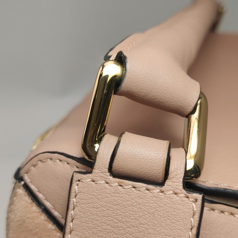 Loewe Puzzle中號牛皮翻毛皮拼色幾何線條單肩包-12