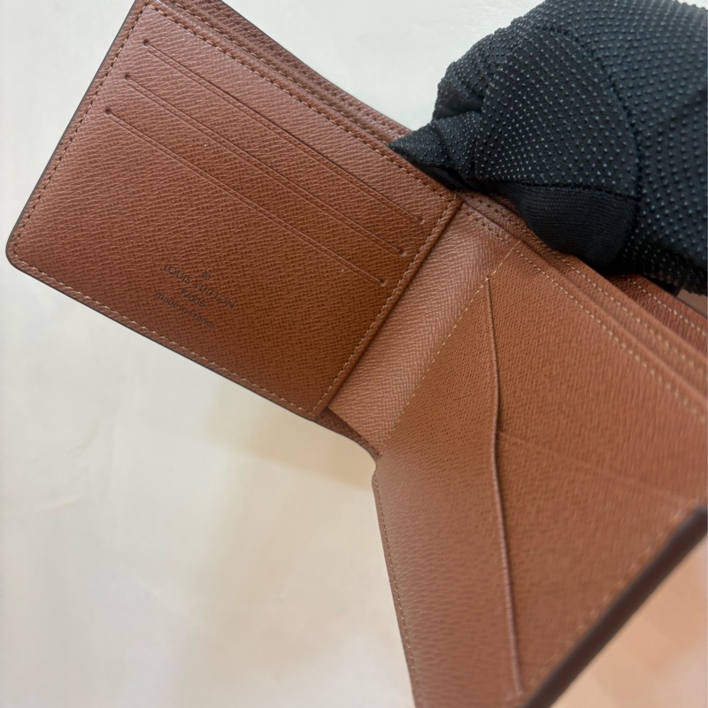 LV 全新對開交叉老花短夾-1