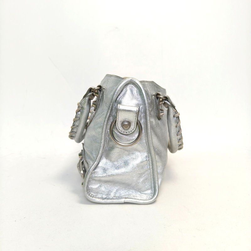 BALENCIAGA CityMini24機車包銀色羊皮銀扣肩背包-3