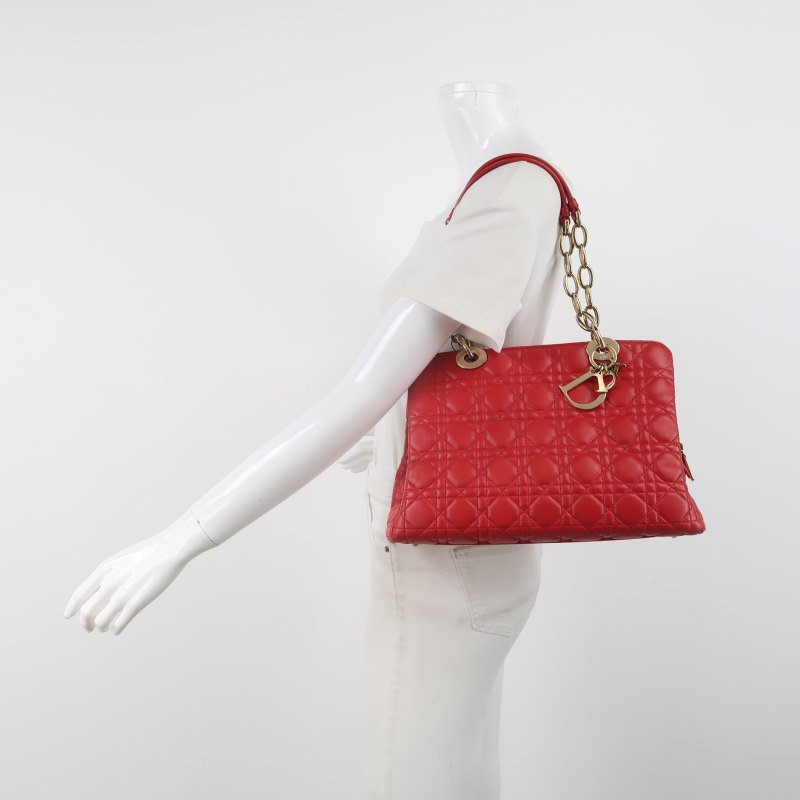 Dior Soft羊皮純色藤格紋字母吊飾單肩包-1