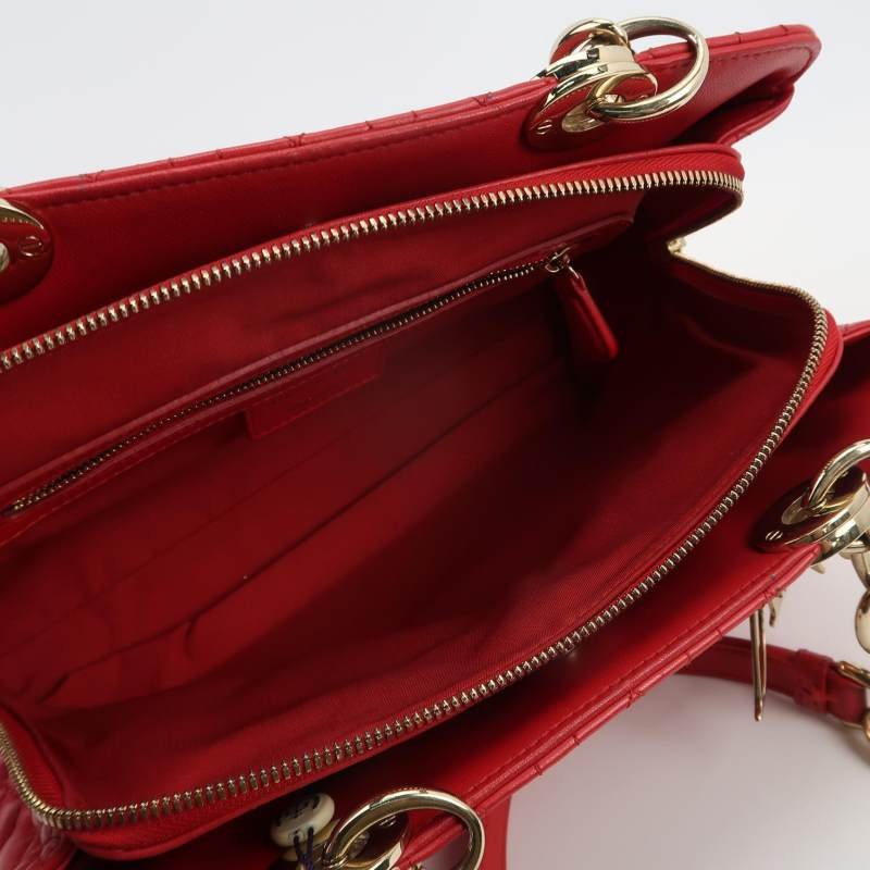 Dior Soft羊皮純色藤格紋字母吊飾單肩包-6