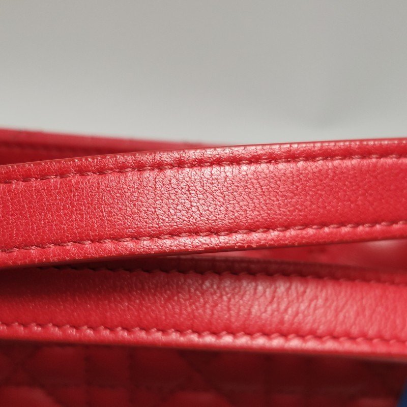 Dior Soft羊皮純色藤格紋字母吊飾單肩包-10