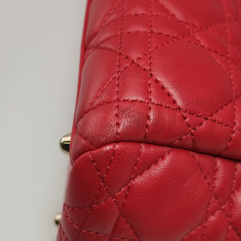 Dior Soft羊皮純色藤格紋字母吊飾單肩包-15