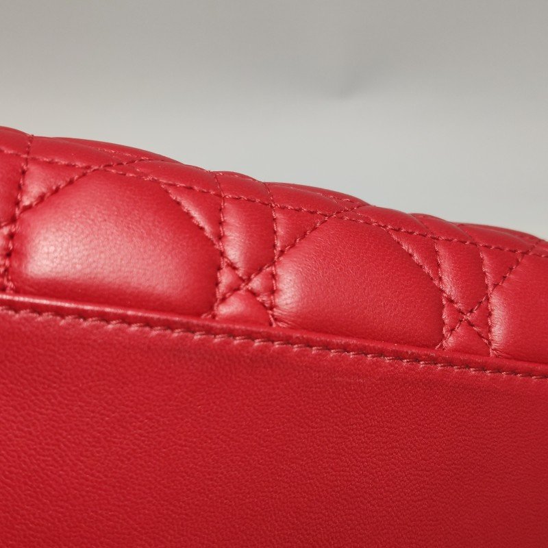 Dior Soft羊皮純色藤格紋字母吊飾單肩包-18