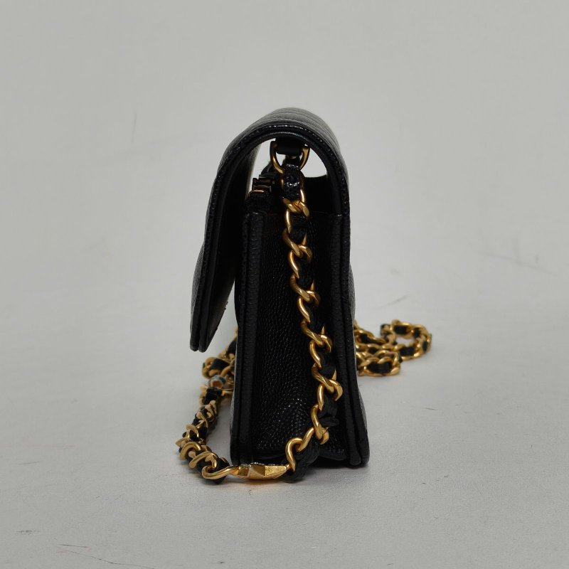 CHANEL 黑色荔枝牛皮鐳射標金扣24CCF口蓋包WOC17旱冰鞋徽章皮穿鏈肩背包-1