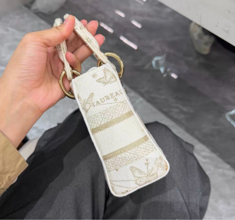 Dior Lady Dior刺繡蝴蝶包-3